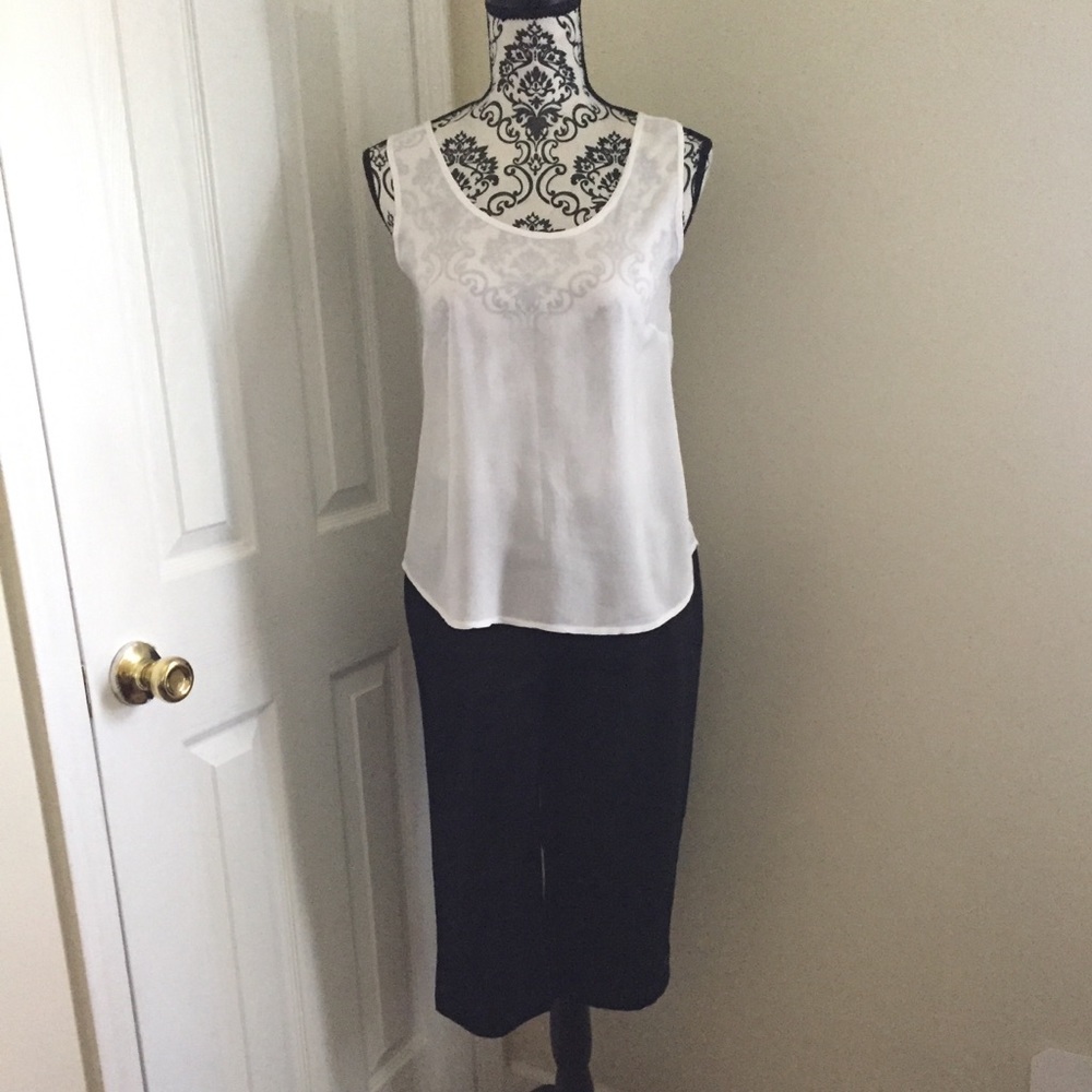 NWOT BLACK PANTS CAPRI